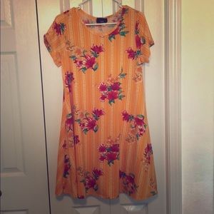 Short yellow dress perfect for vacation